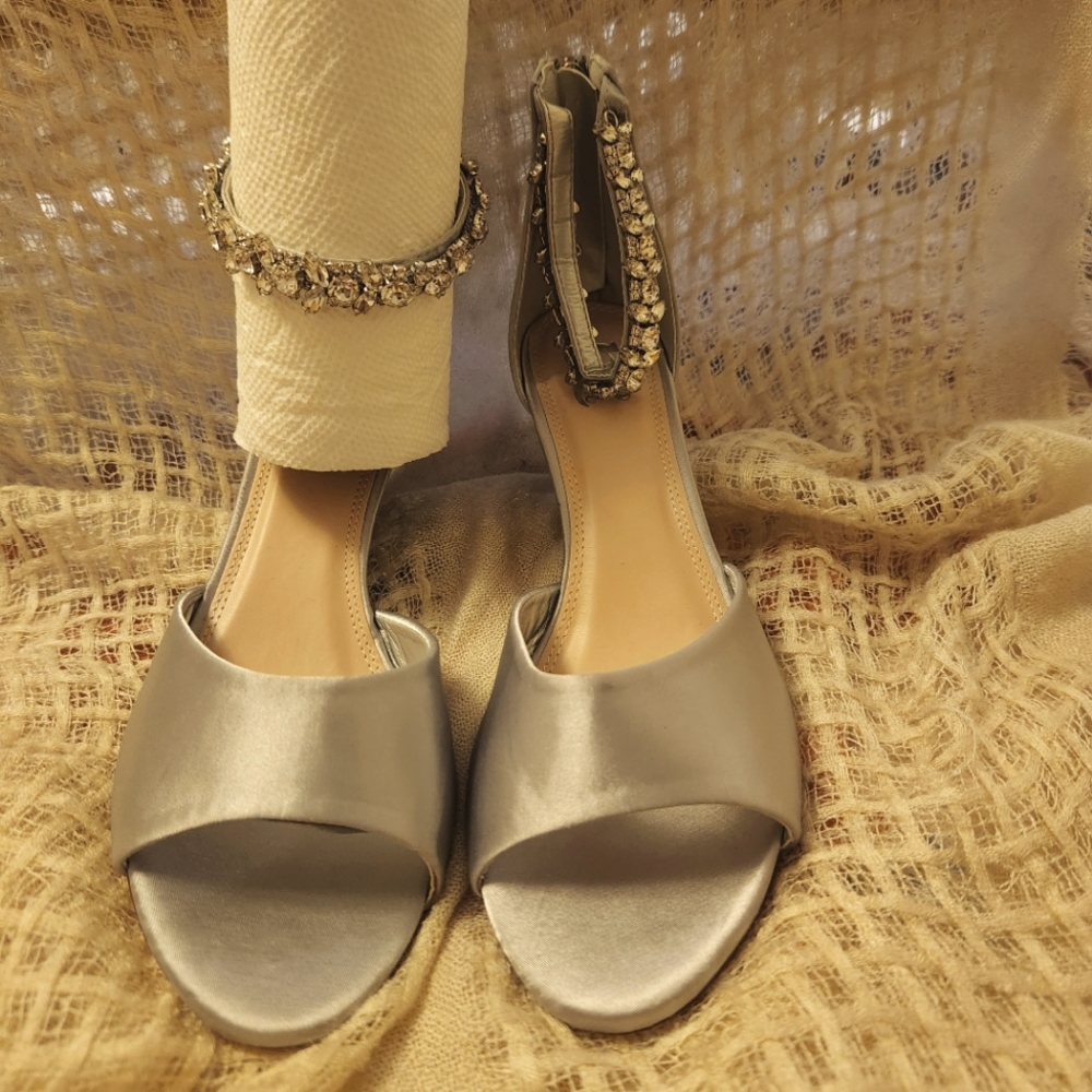 Mini wedge ankle strap